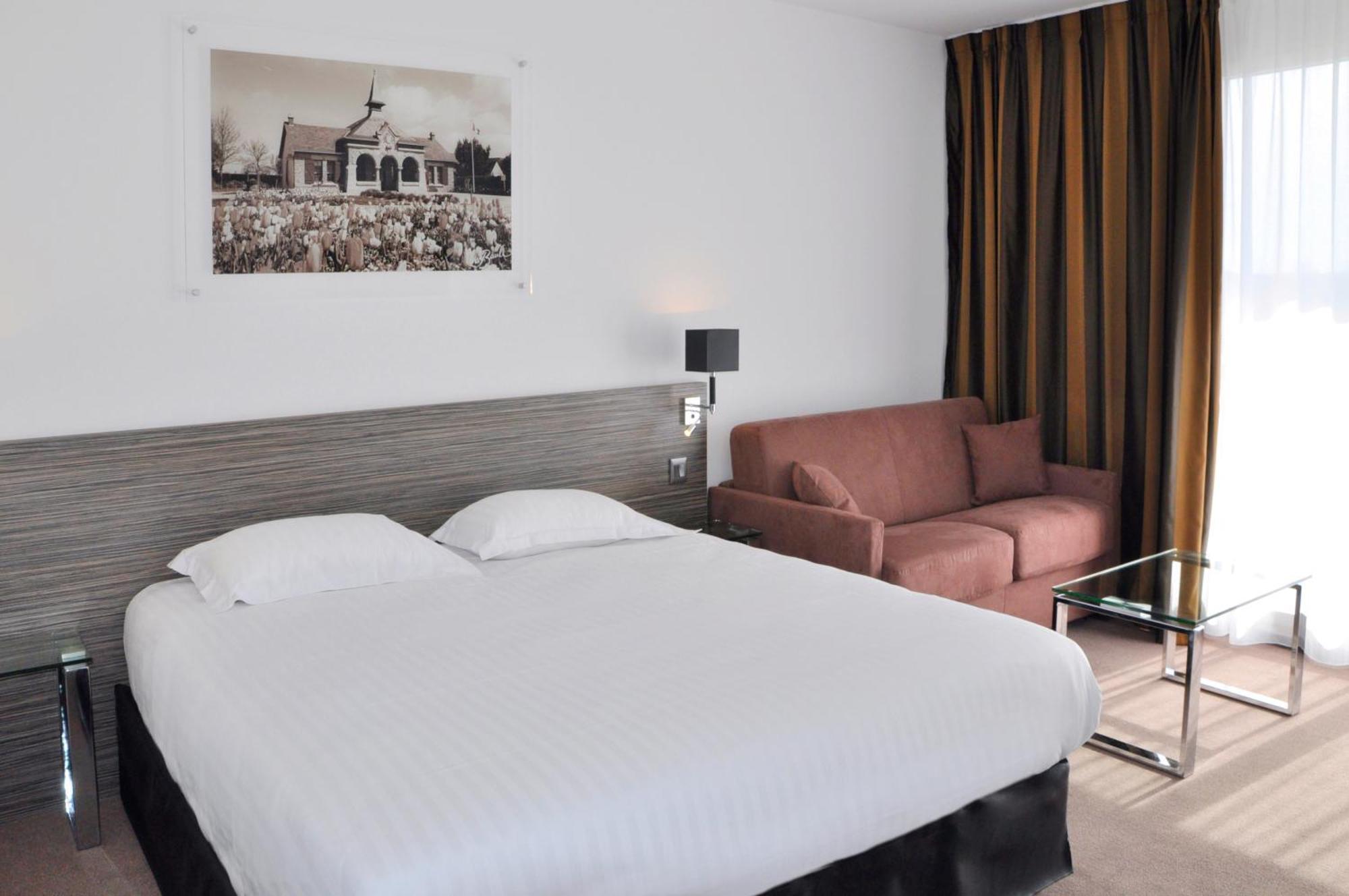 ホテル Golden Tulip La Baule エクステリア 写真