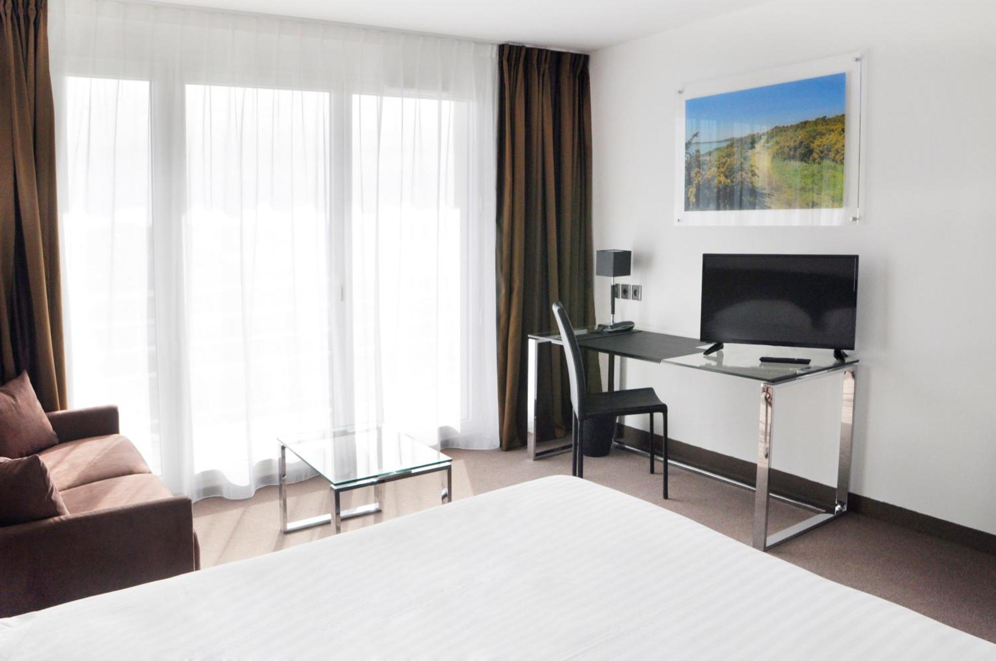 ホテル Golden Tulip La Baule エクステリア 写真