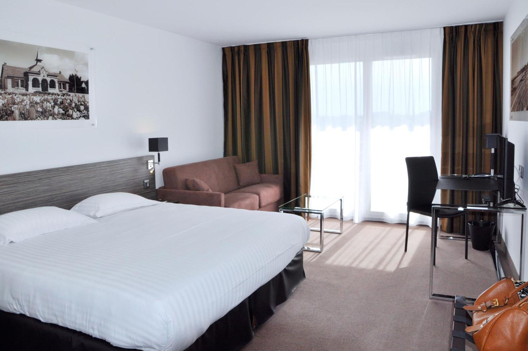 ホテル Golden Tulip La Baule エクステリア 写真