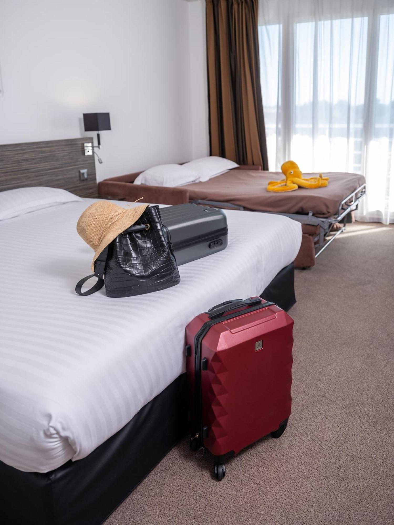 ホテル Golden Tulip La Baule エクステリア 写真