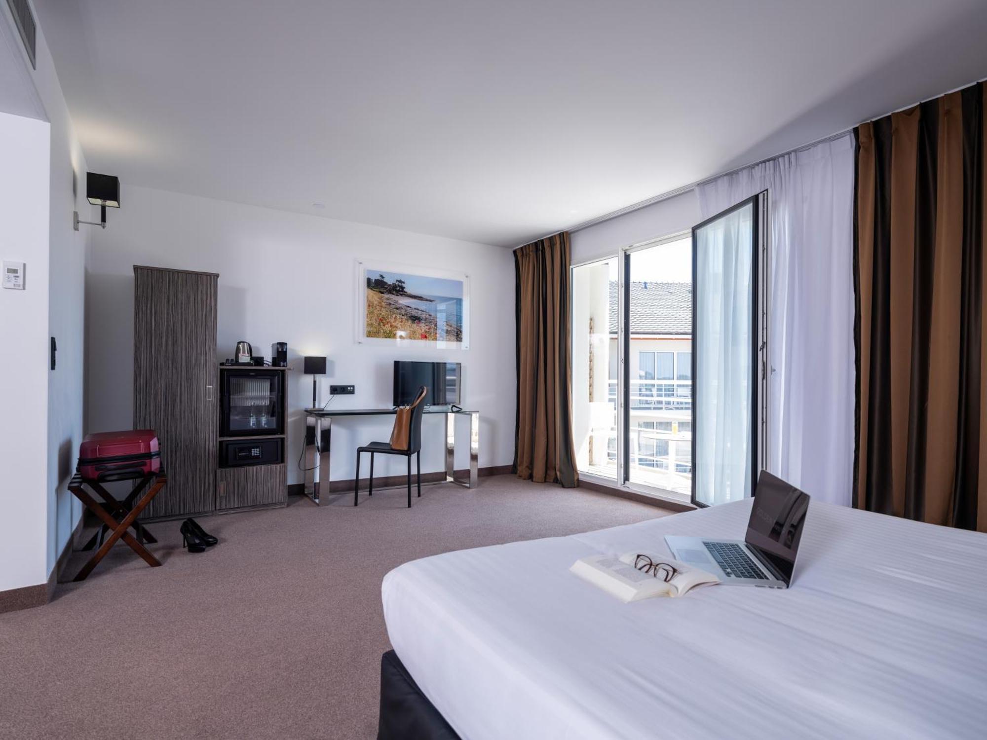 ホテル Golden Tulip La Baule エクステリア 写真