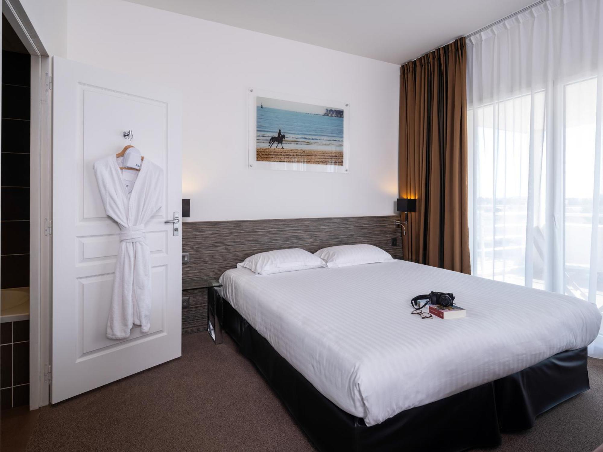 ホテル Golden Tulip La Baule エクステリア 写真