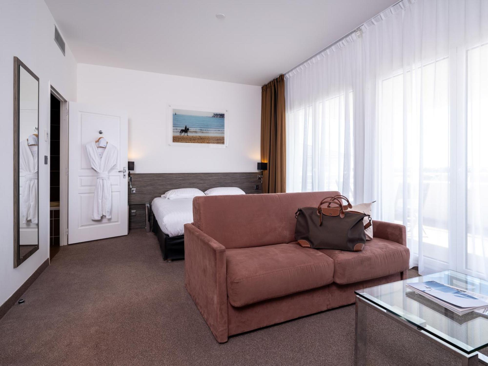 ホテル Golden Tulip La Baule エクステリア 写真