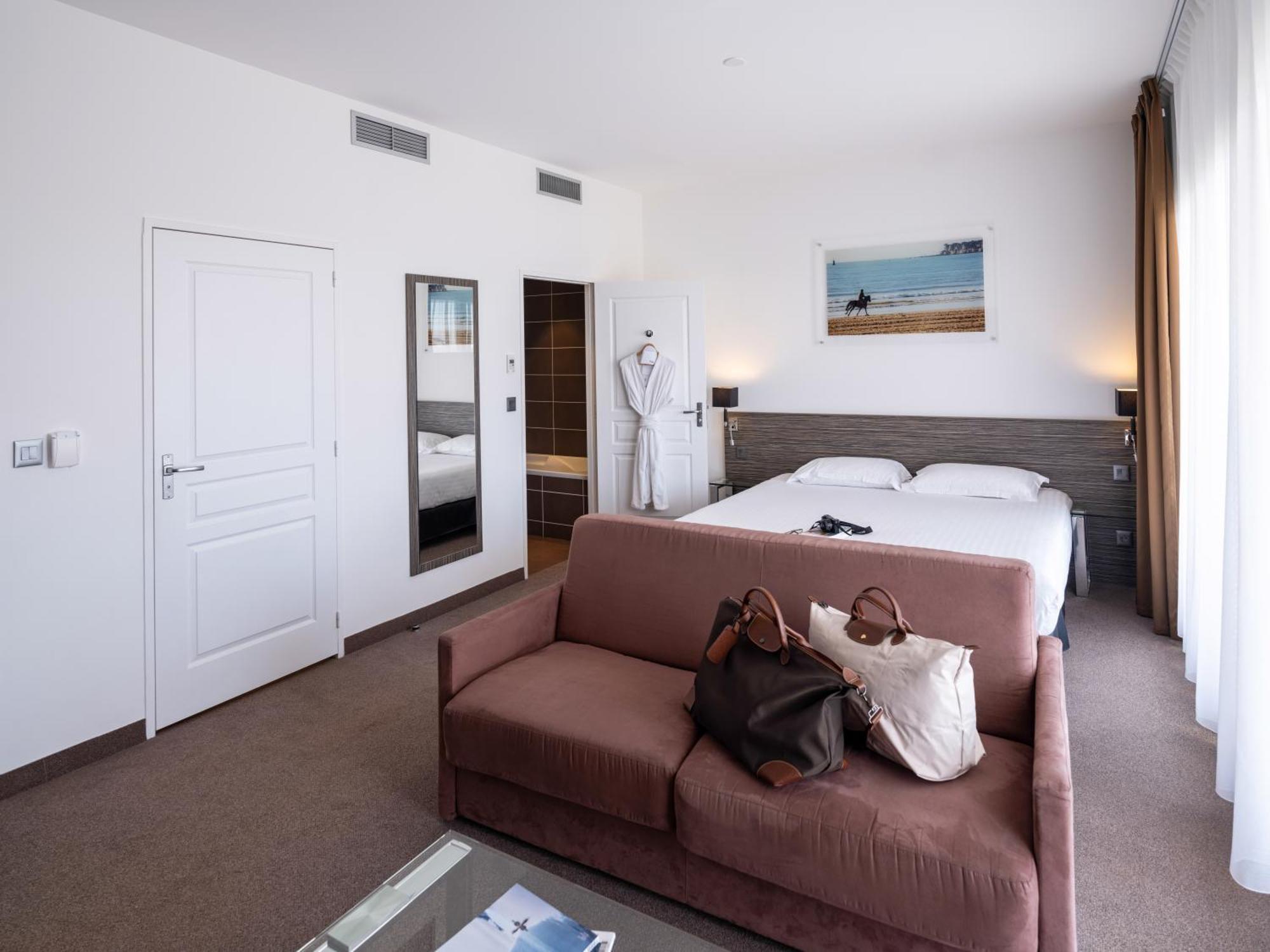 ホテル Golden Tulip La Baule エクステリア 写真