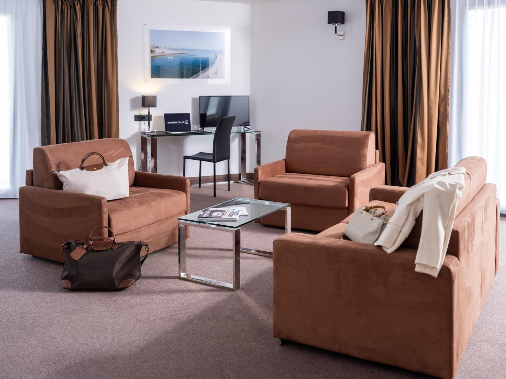 ホテル Golden Tulip La Baule エクステリア 写真