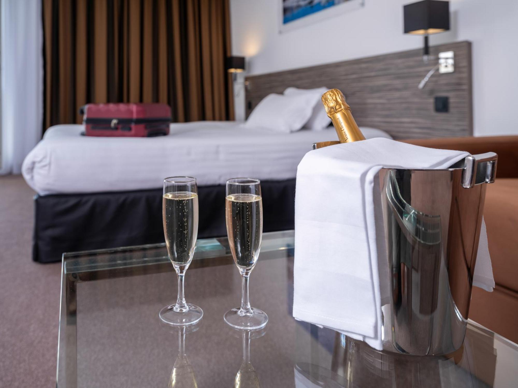 ホテル Golden Tulip La Baule エクステリア 写真