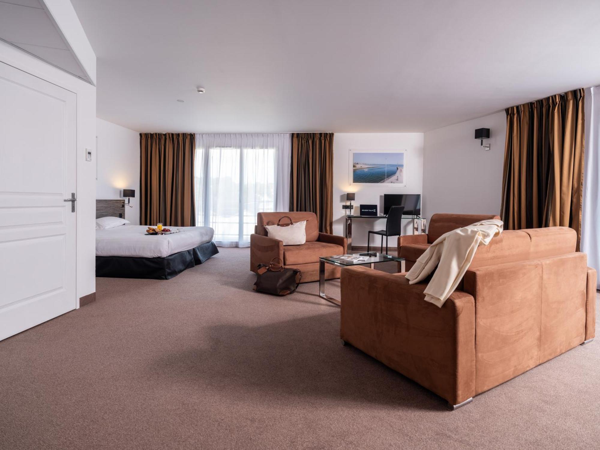 ホテル Golden Tulip La Baule エクステリア 写真