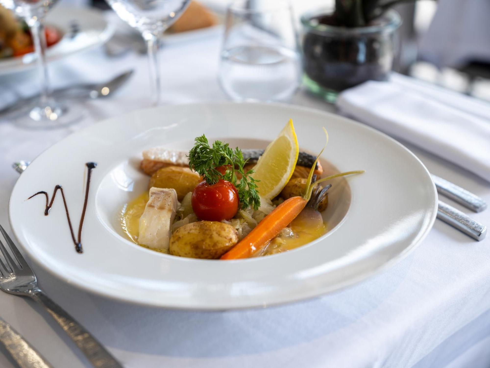 ホテル Golden Tulip La Baule エクステリア 写真