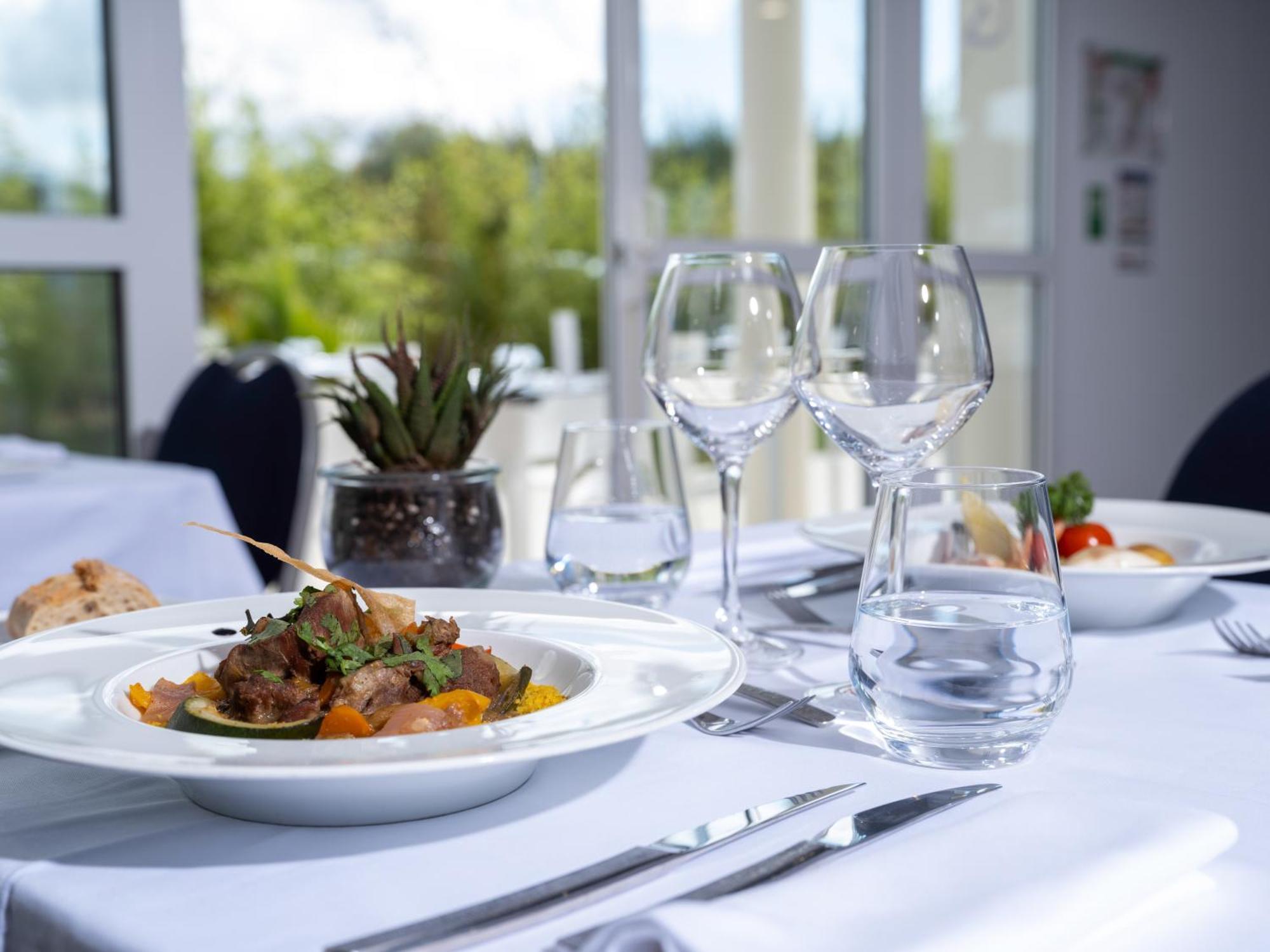 ホテル Golden Tulip La Baule エクステリア 写真