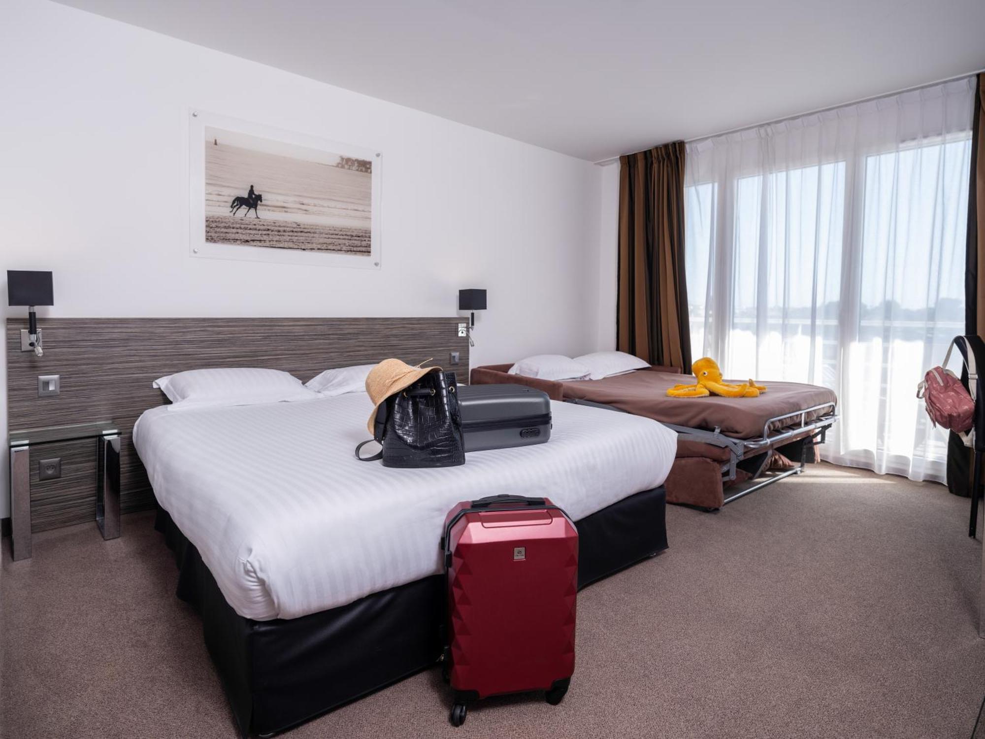 ホテル Golden Tulip La Baule エクステリア 写真